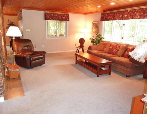 2280 Meadow Road Franklin Park, PA 15237 - Photo 5 of 18 Living Room.