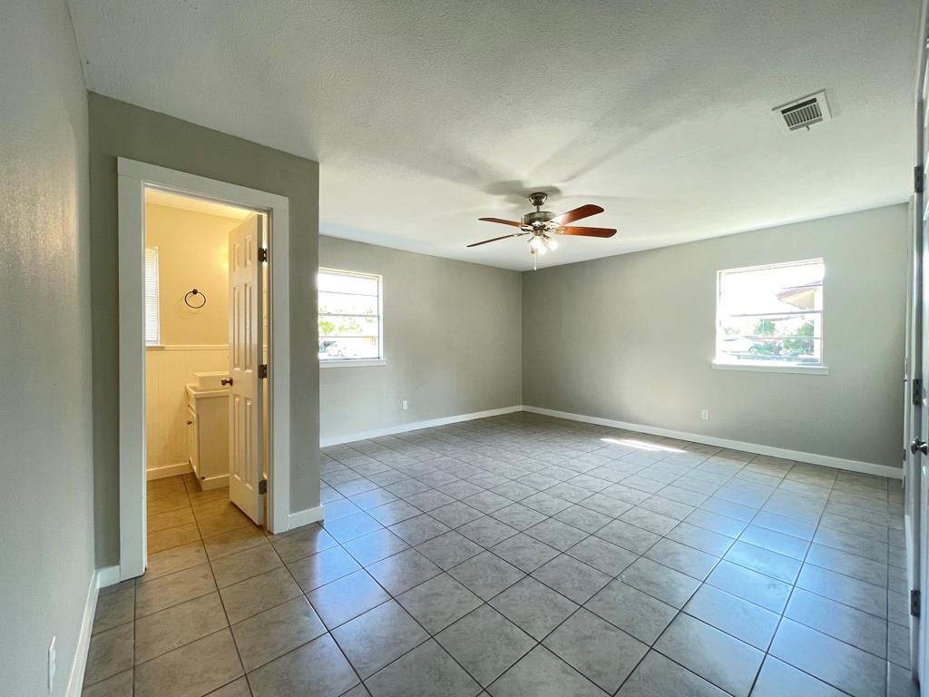 615 Cherokee Trace Athens, TX 75751 - Photo 10 of 17 Master Bath
