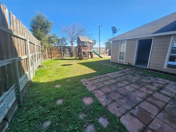 $2,600 | 1416 Poplar Drive, Mesquite, TX 75149