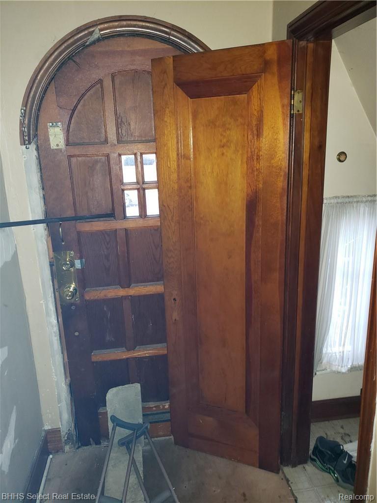 8111 Rolyat Street Detroit, MI 48234 - Photo 5 of 17 entry way.jpg