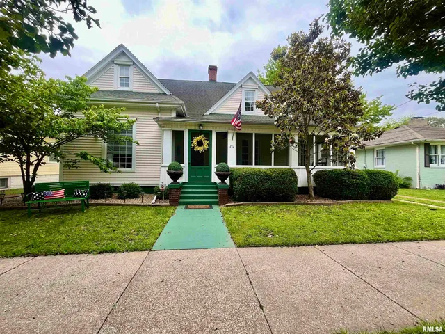 $289,900 | 212 East 3rd Street, Metropolis, IL 62960