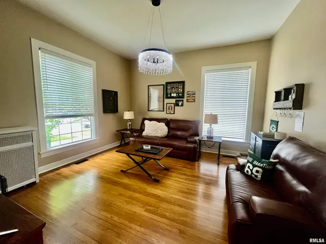 $289,900 | 212 East 3rd Street, Metropolis, IL 62960