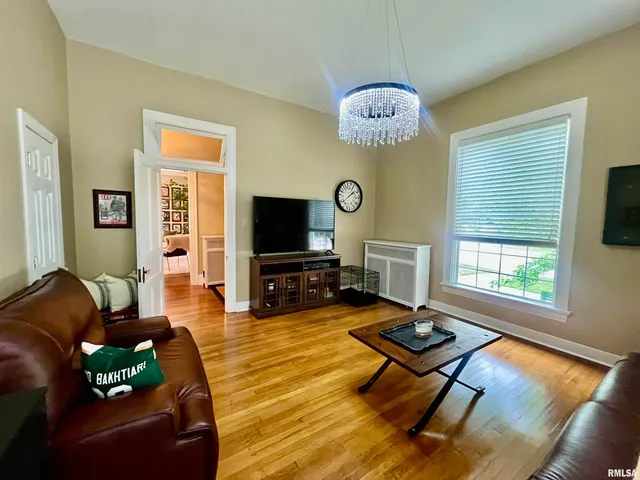 $289,900 | 212 East 3rd Street, Metropolis, IL 62960