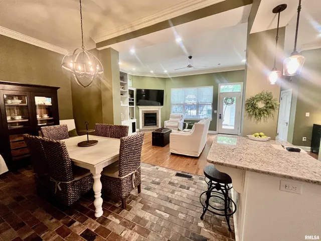 $289,900 | 212 East 3rd Street, Metropolis, IL 62960