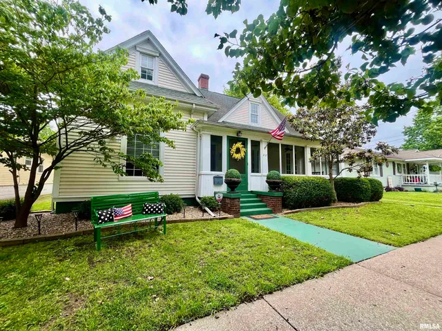$289,900 | 212 East 3rd Street, Metropolis, IL 62960