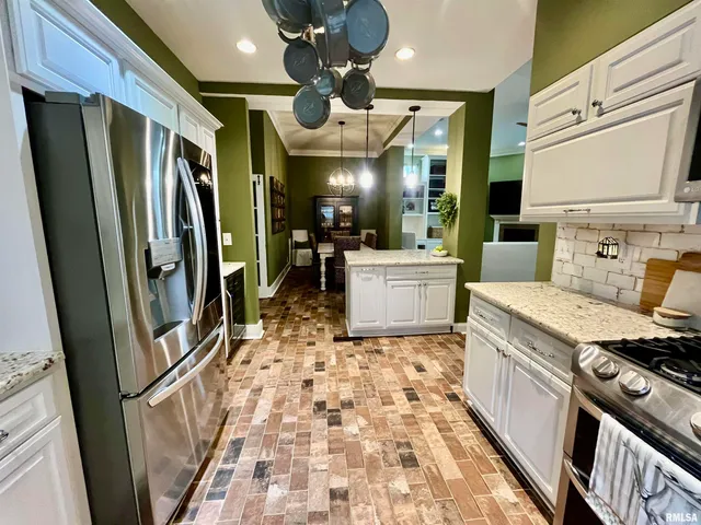 $289,900 | 212 East 3rd Street, Metropolis, IL 62960