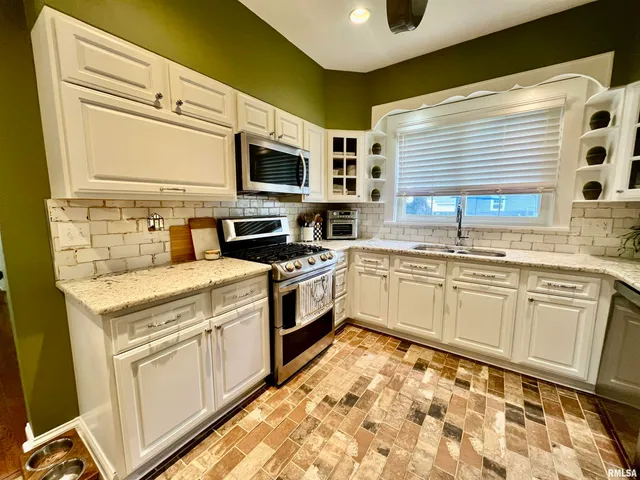 $289,900 | 212 East 3rd Street, Metropolis, IL 62960