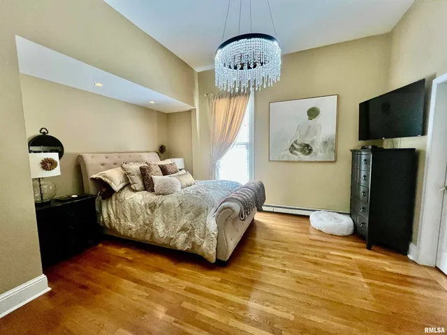 $289,900 | 212 East 3rd Street, Metropolis, IL 62960