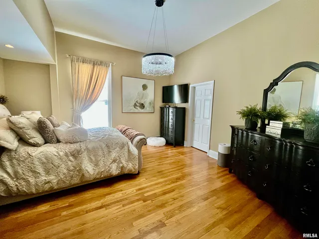 $289,900 | 212 East 3rd Street, Metropolis, IL 62960