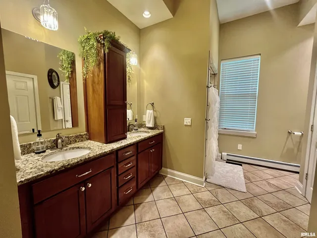 $289,900 | 212 East 3rd Street, Metropolis, IL 62960