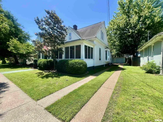 $289,900 | 212 East 3rd Street, Metropolis, IL 62960