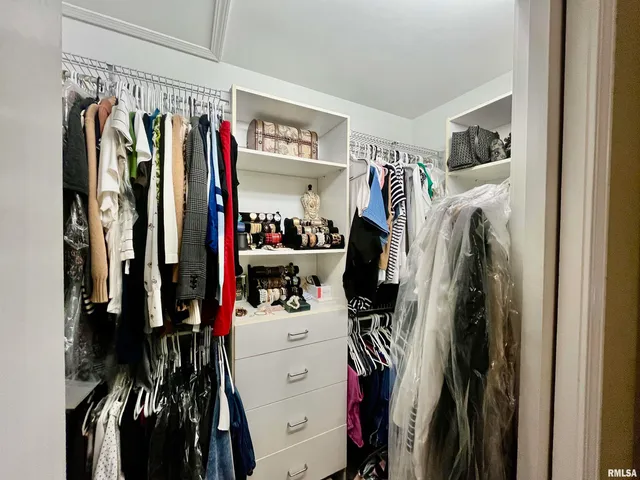 $289,900 | 212 East 3rd Street, Metropolis, IL 62960