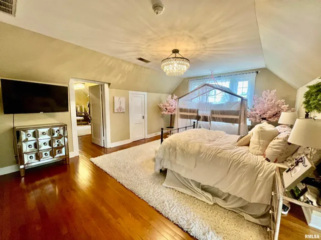 $289,900 | 212 East 3rd Street, Metropolis, IL 62960