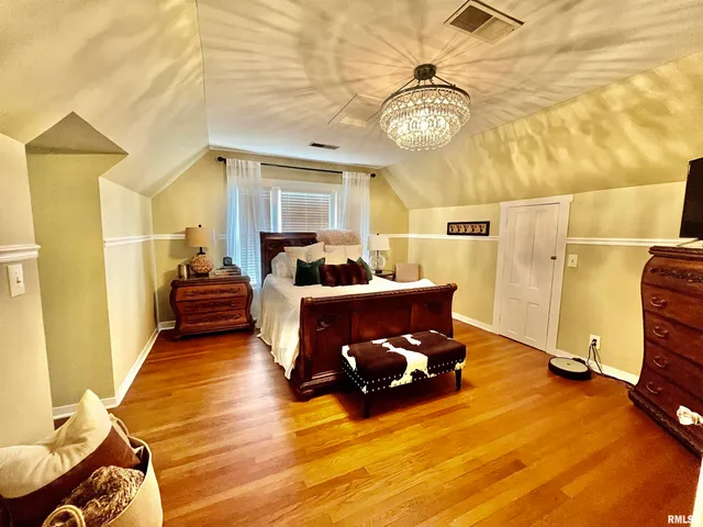 $289,900 | 212 East 3rd Street, Metropolis, IL 62960