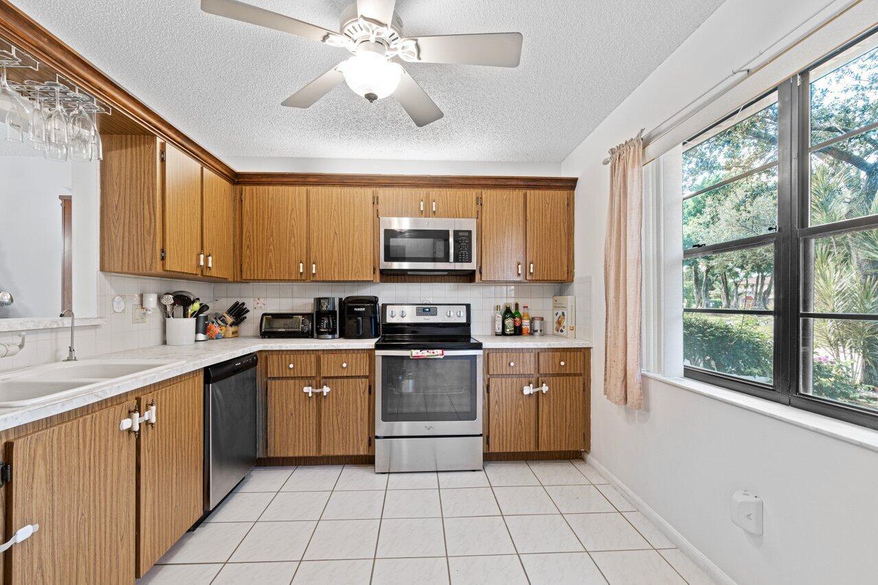 23344 Southwest 55th Avenue, Unit A Boca Raton, FL 33433 - Photo 9 of 25 015-23344Southwest55thAvenue-BocaRaton-F