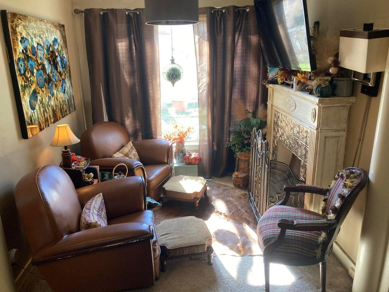 715 Denver Plainview, TX 79072 - Photo 23 of 45 a living room with furniture and a window