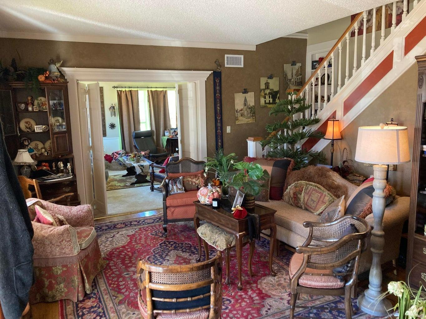 715 Denver Plainview, TX 79072 - Photo 9 of 45 a living room with furniture and a potted plant
