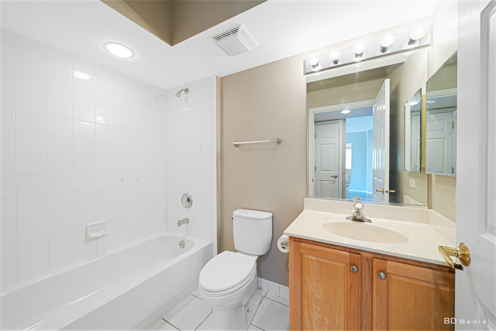 104 North Plum Grove Road, Unit 400 Palatine, IL 60067 - Photo 6 of 32