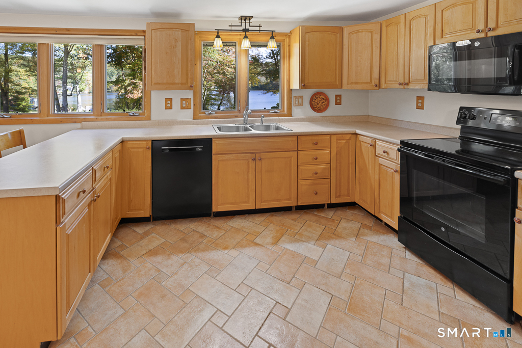 32 Tower Hill Lake Road Deep River, CT 06417 - Photo 4 of 40 Gallery Image 4