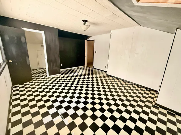 $114,000 | 305 Walker Street, Loogootee, IN 47553