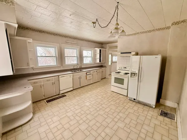 $114,000 | 305 Walker Street, Loogootee, IN 47553