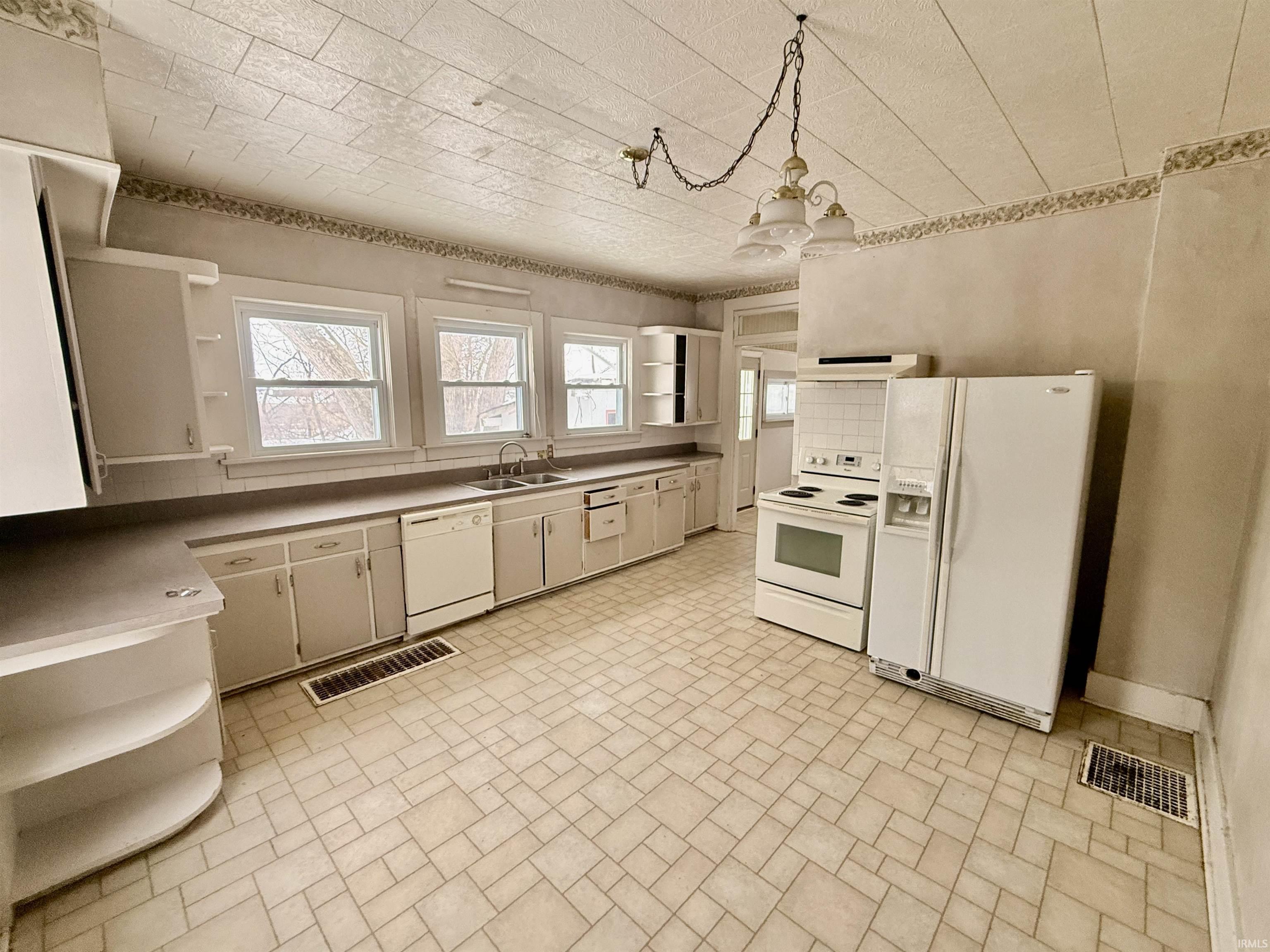 305 Walker Street Loogootee, IN 47553 - Photo 3 of 13