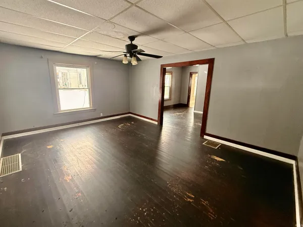 $114,000 | 305 Walker Street, Loogootee, IN 47553