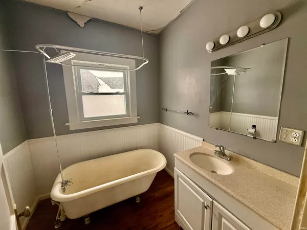 $114,000 | 305 Walker Street, Loogootee, IN 47553