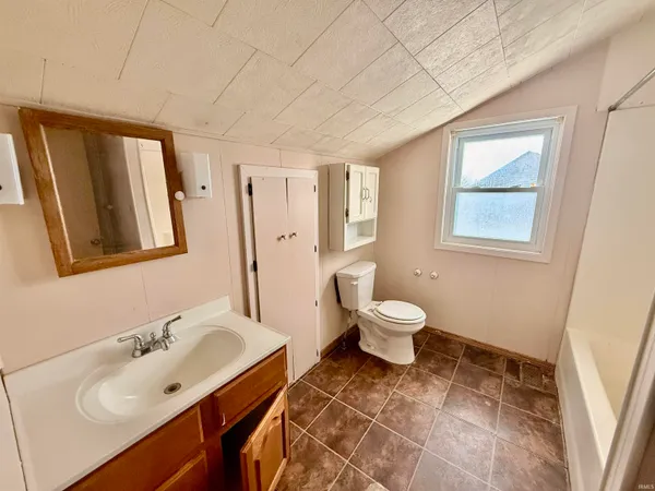 $114,000 | 305 Walker Street, Loogootee, IN 47553