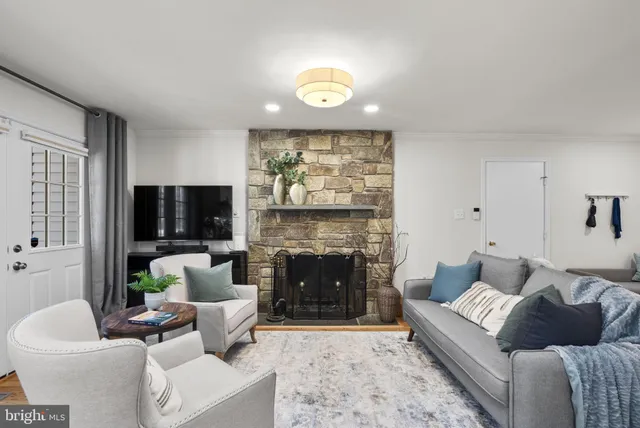 $650,000 | 21841 Glendalough Road, Gaithersburg, MD 20882