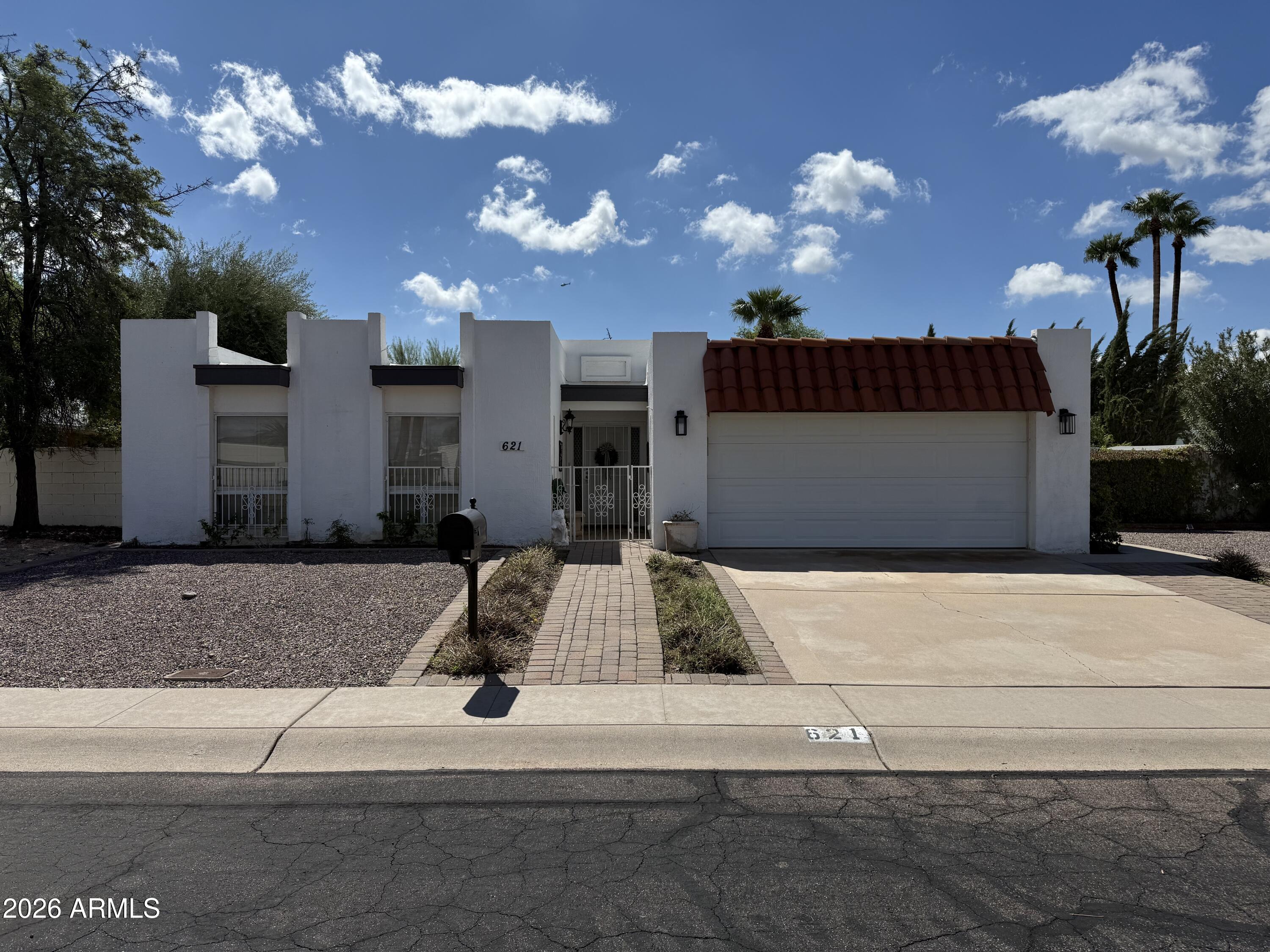 621 East Calavar Road Phoenix, AZ 85022 - Photo 2 of 31 IMG_3960