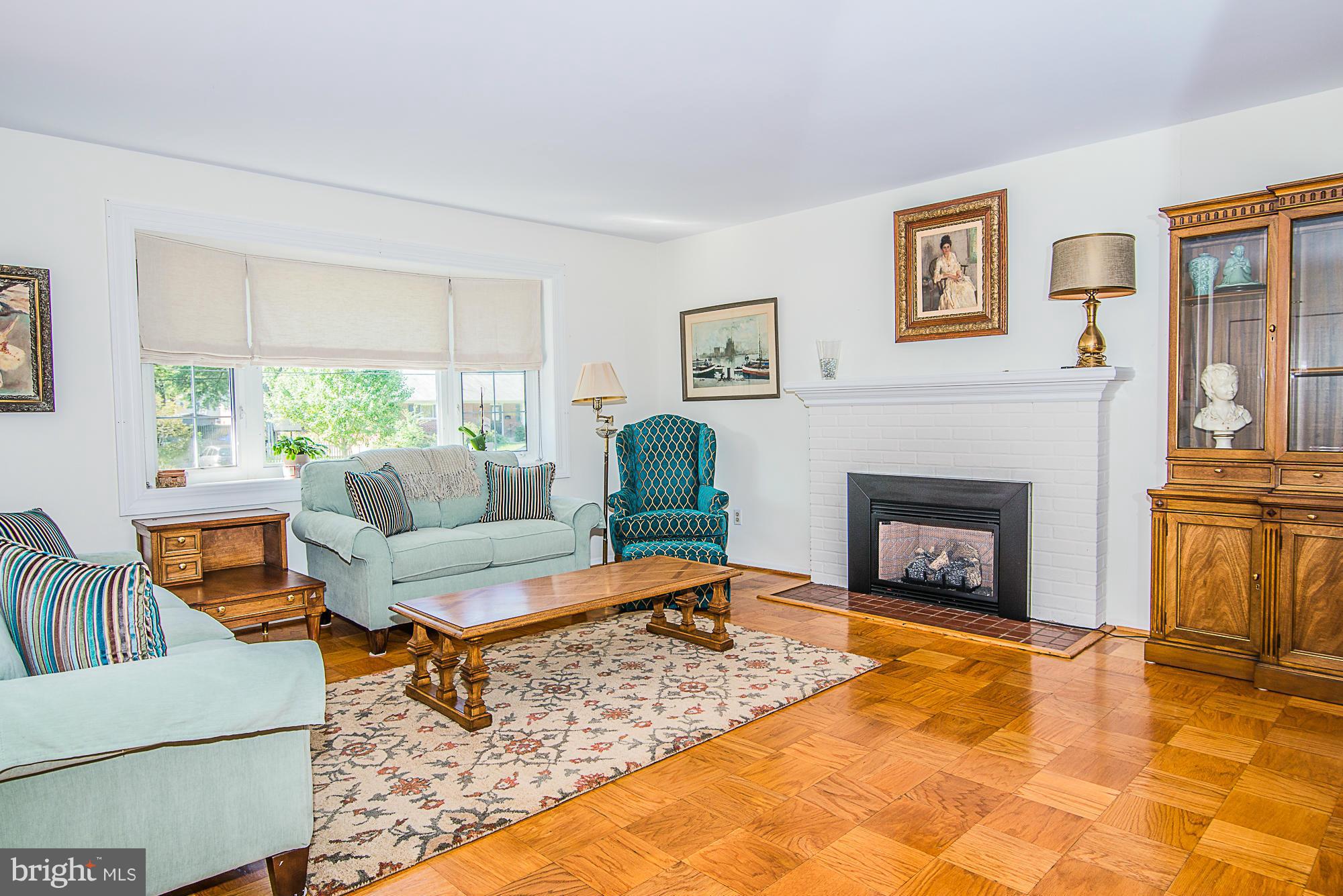 7314 Elgar Street Springfield, VA 22151 - Photo 4 of 30 Living Room