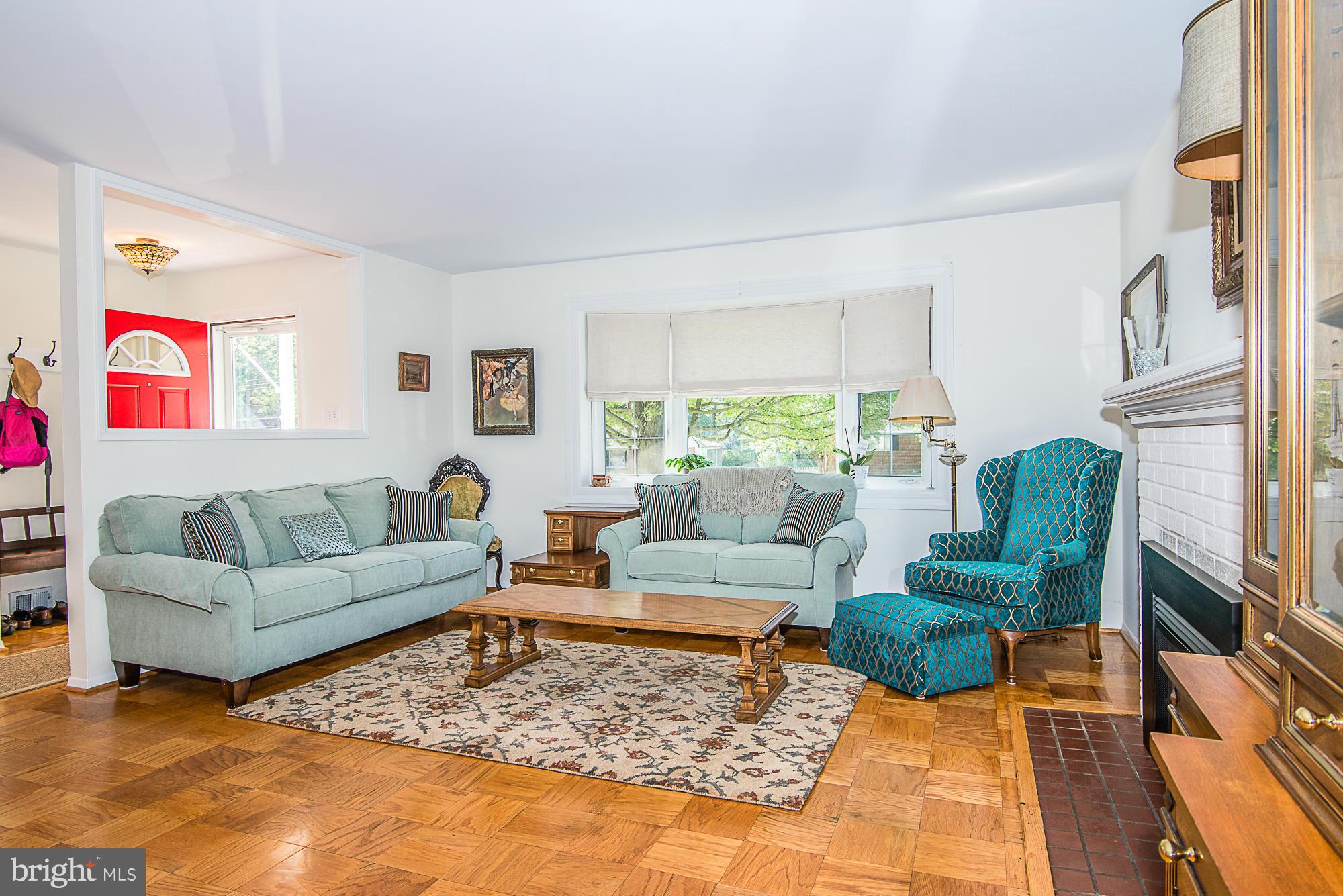 7314 Elgar Street Springfield, VA 22151 - Photo 5 of 30 Sun Filled Living Room