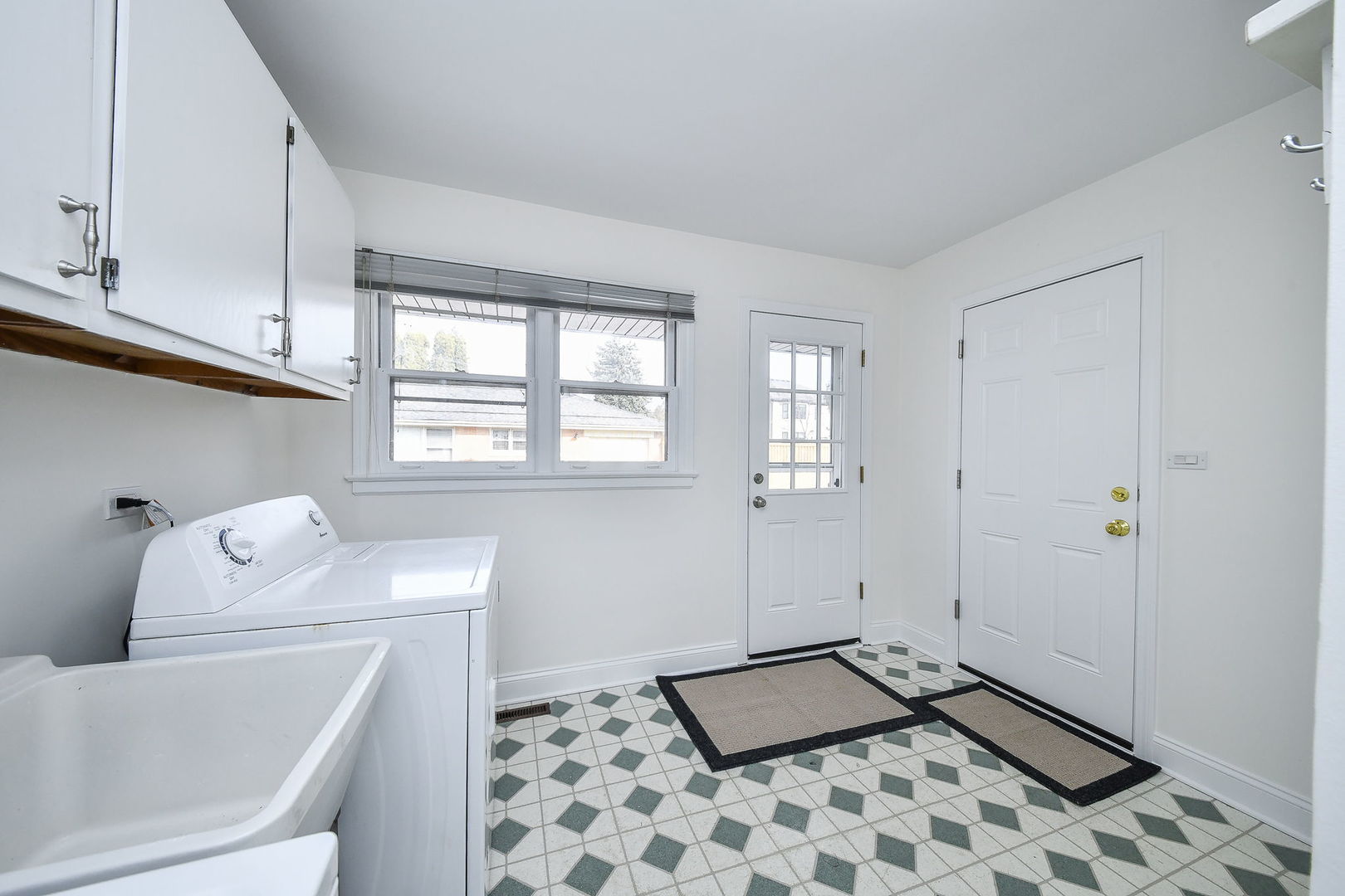 111 South Lorraine Road Wheaton, IL 60187 - Photo 12 of 14 Gallery Image 12