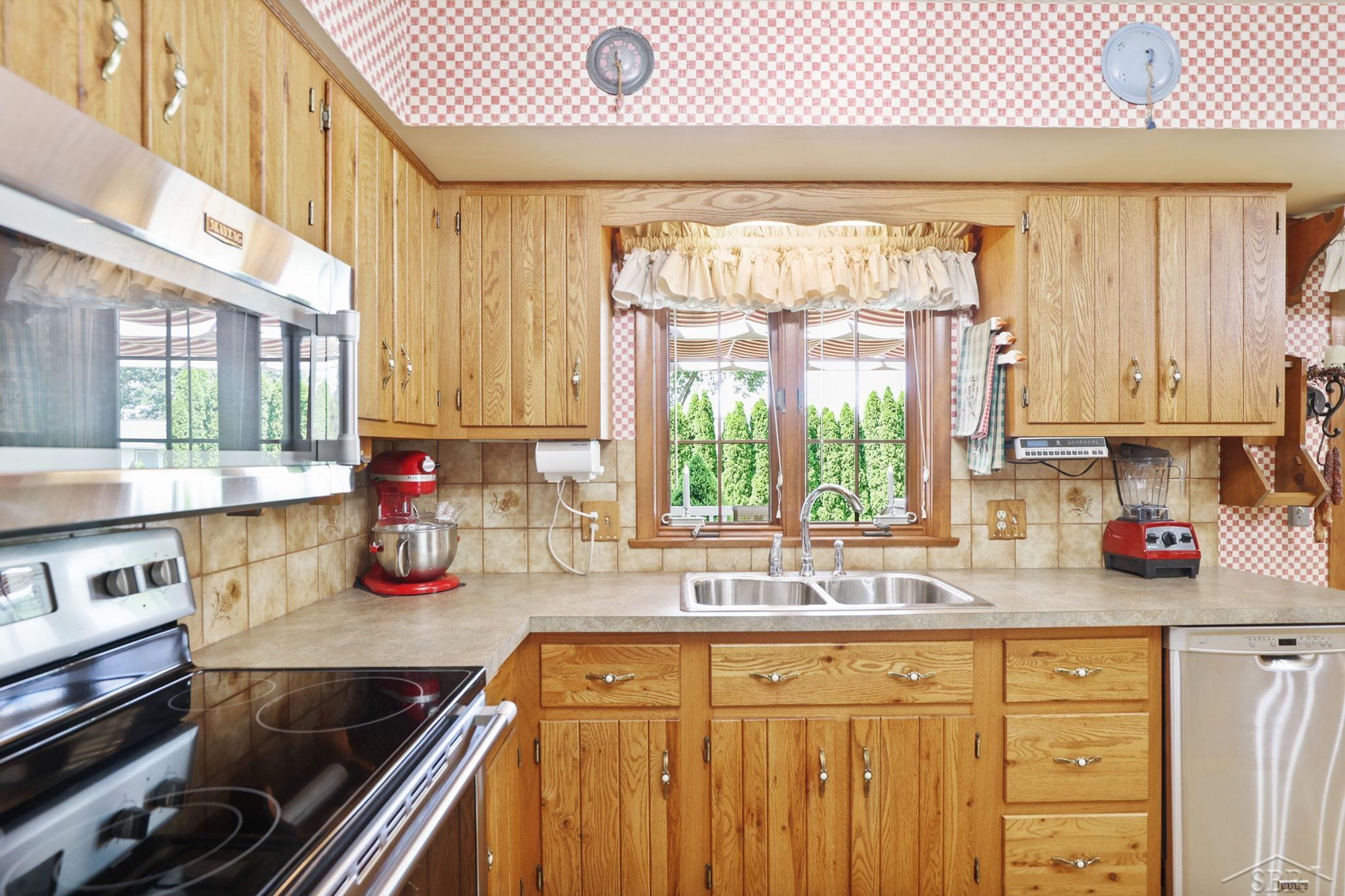 11155 South Evergreen Road Birch Run, MI 48415 - Photo 16 of 56 50114855-15.JPG