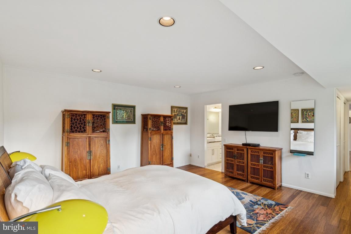 2102 South Road Baltimore, MD 21209 - Photo 21 of 37 a bedroom with a bed and a flat screen tv