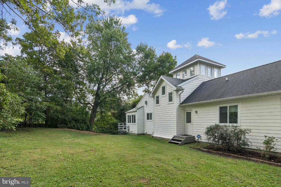 2102 South Road Baltimore, MD 21209 - Photo 34 of 37 a view of a house with a yard
