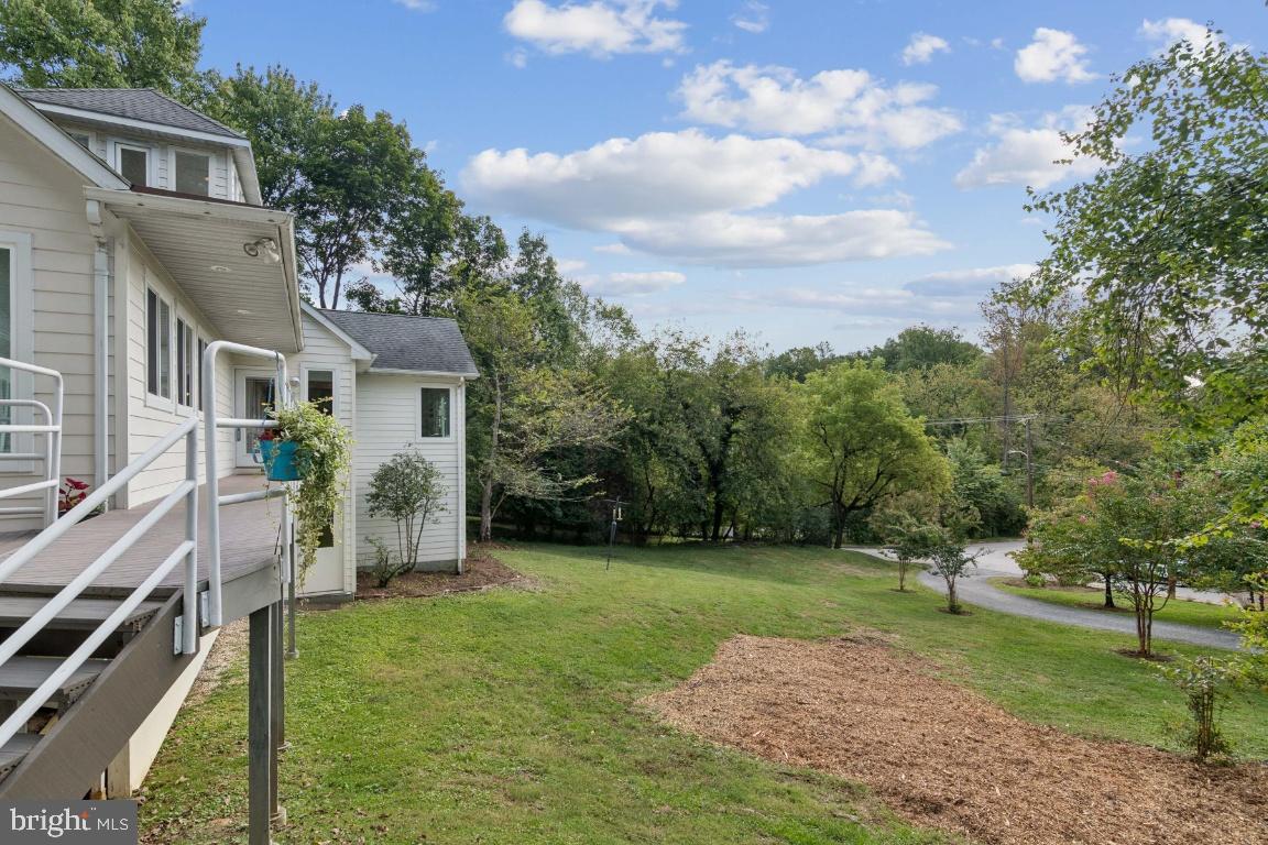 2102 South Road Baltimore, MD 21209 - Photo 35 of 37 a view of backyard of house with green space