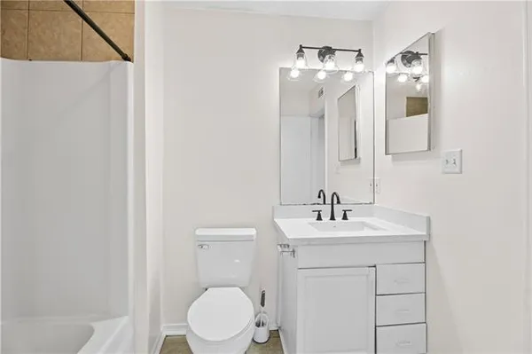 $100,000 | 2948 Manhattan Boulevard, Unit 213, Harvey, LA 70058