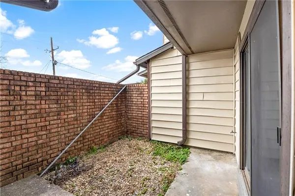 $100,000 | 2948 Manhattan Boulevard, Unit 213, Harvey, LA 70058