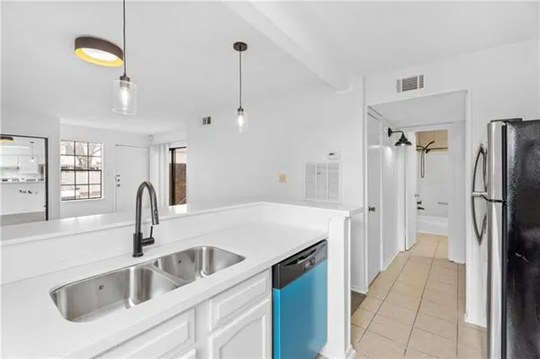 $100,000 | 2948 Manhattan Boulevard, Unit 213, Harvey, LA 70058
