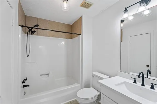 $100,000 | 2948 Manhattan Boulevard, Unit 213, Harvey, LA 70058