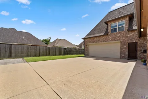 $560,000 | 36516 Oak Park Avenue, Prairieville, LA 70769