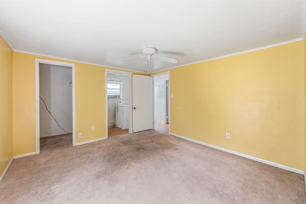 400 South Pecan Street Hamilton, TX 76531 - Photo 10 of 19 a view of empty room with ceiling fan