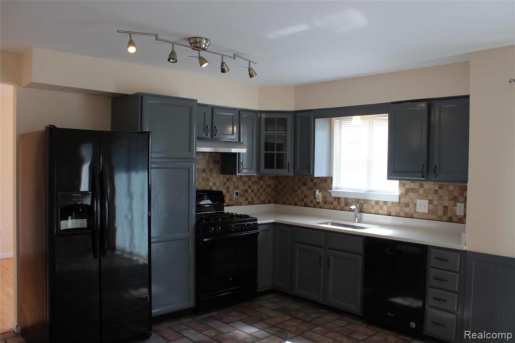 46409 Aarons Way Canton, MI 48188 - Photo 8 of 53