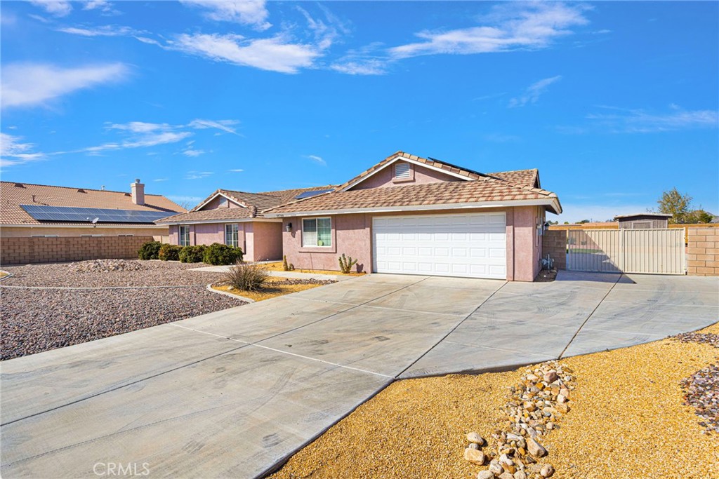 18766 KITOM Road Apple Valley, CA 92308 - Photo 4 of 59