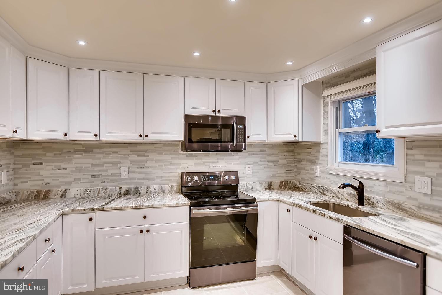 1056 Kings Road Pasadena, MD 21122 - Photo 2 of 28 Ton of counter top space for the gourmet cook...