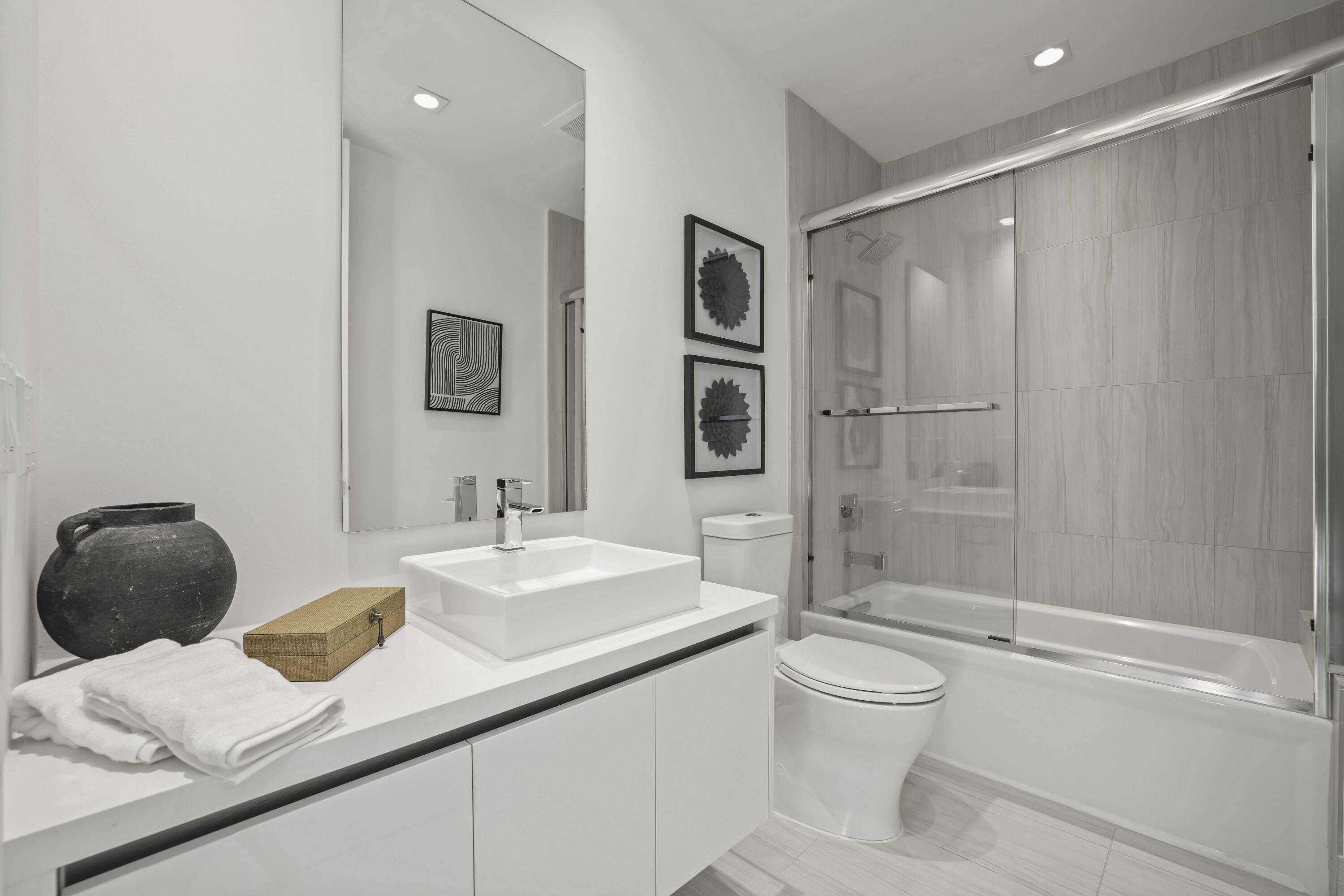 155 East Boca Raton Road, Unit 814 Boca Raton, FL 33432 - Photo 28 of 57 25 Bathroom 2