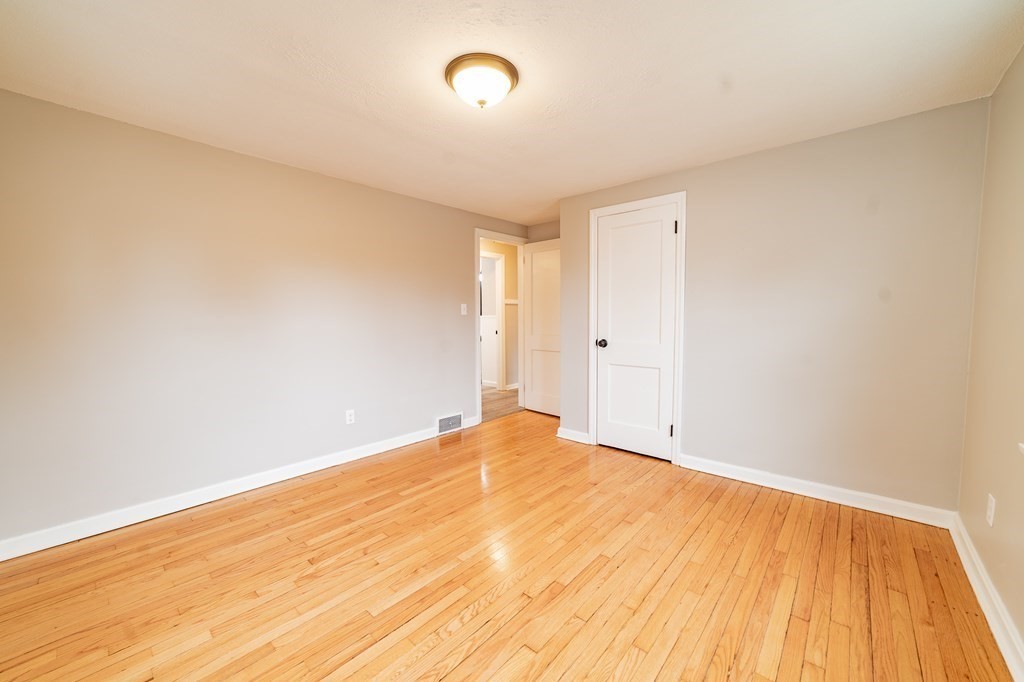 457 Plumtree Road Springfield, MA 01118 - Photo 14 of 27