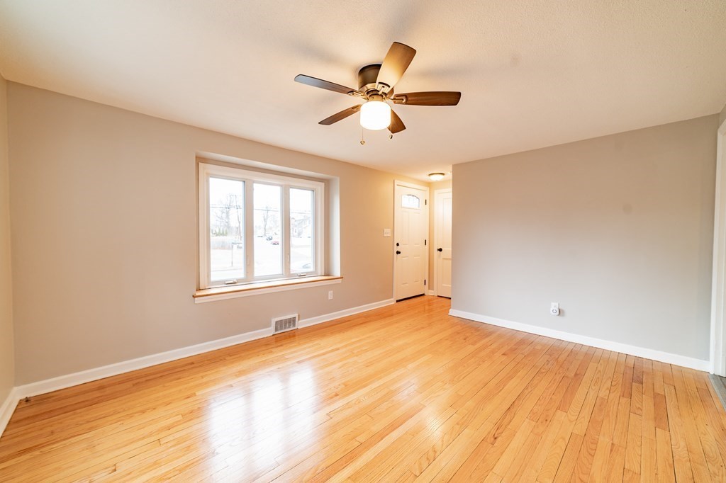 457 Plumtree Road Springfield, MA 01118 - Photo 17 of 27